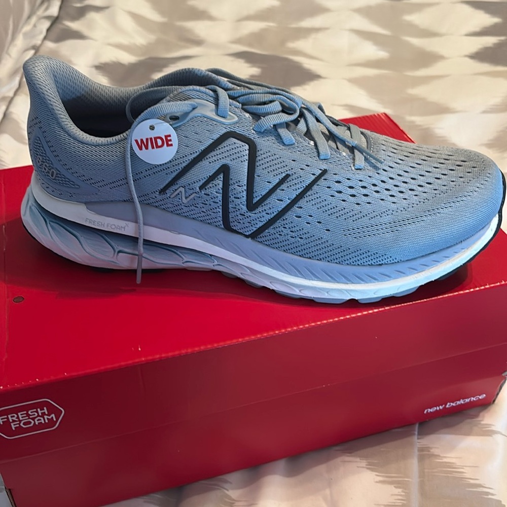 Brand new new balance men’s sneakers 10.5 2E